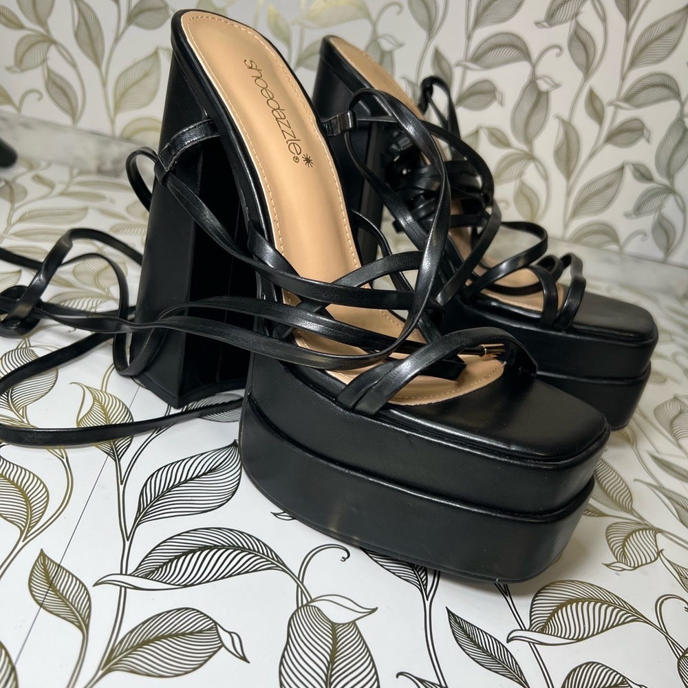 Shoe Dazzle Strappy Black Platform Sandals